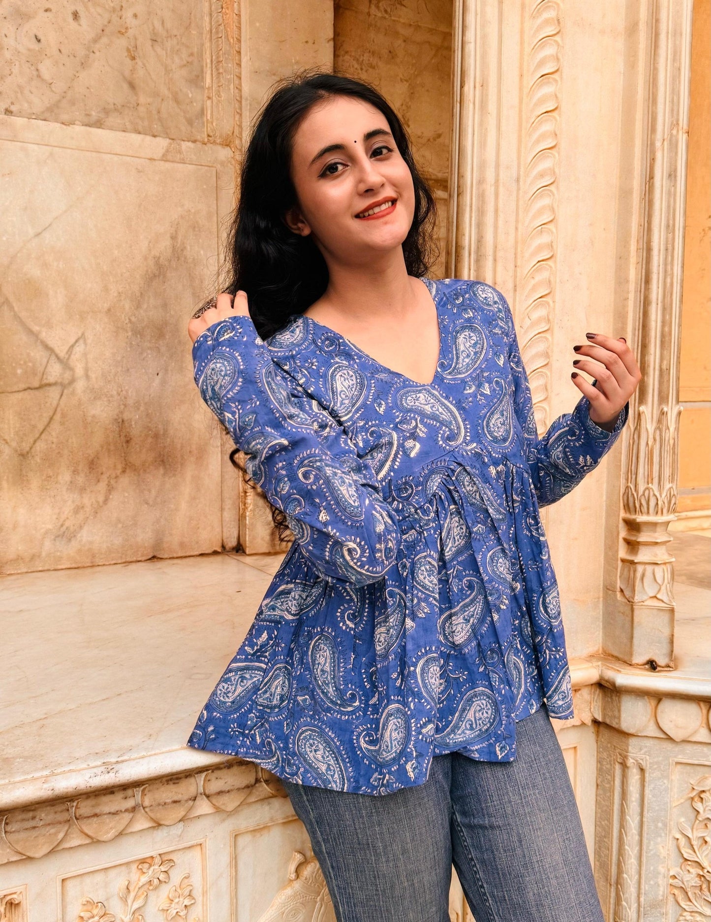 Aabroo Kurti
